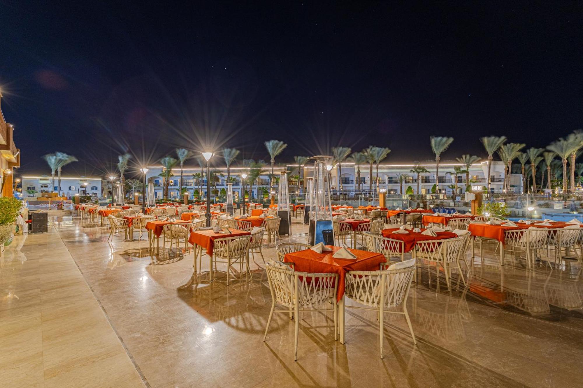 Sultan Gardens Resort Sharm El Sheikh Luaran gambar The resort at night